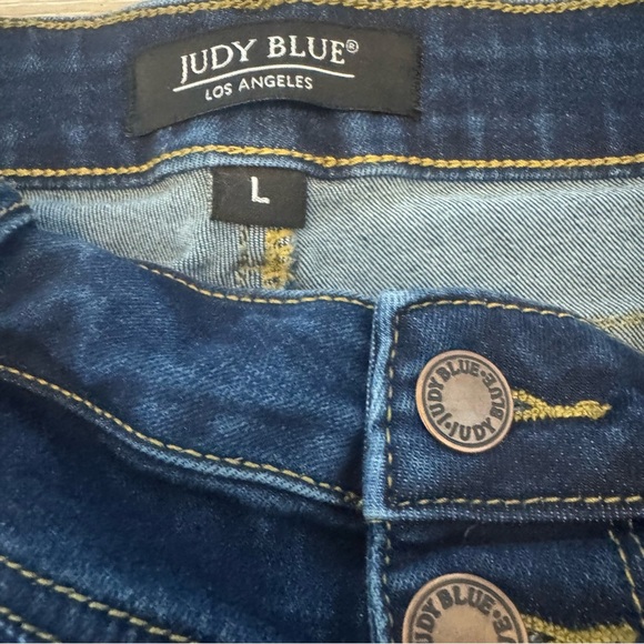 Judy Blue | Red Gingham Cuff Hi-Rise Dark Wash Button Fly Shorts Size Large - Picture 4 of 9